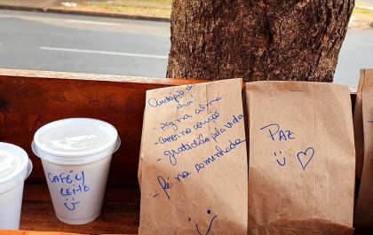 Empresária monta casinha solidária para doar café da manhã aos mais necessitados