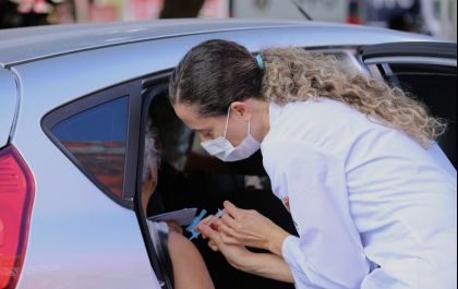 Sábado tem DRIVE-THRU de vacinação em Três Lagoas