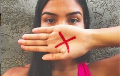 Um simples xis desenhado na mão vai denunciar a violência doméstica