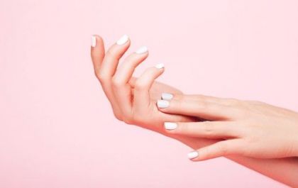 Unhas fracas ou quebradiças? Saiba o que fazer!