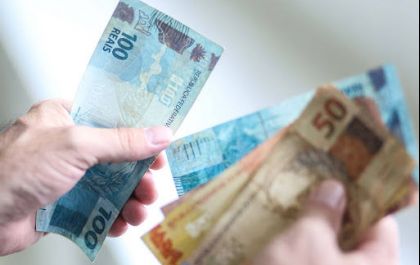 Governo reduz proposta de salário mínimo para 2021