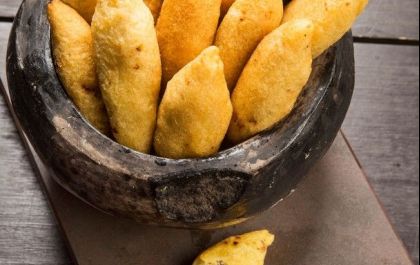Quibe de mandioca com carne moída