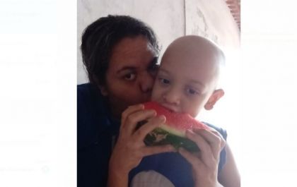 Mãe faz apelo para salvar o filho com câncer raro em Três Lagoas
