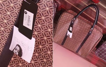 Jovem tem currículo usado como etiqueta de bolsa em loja