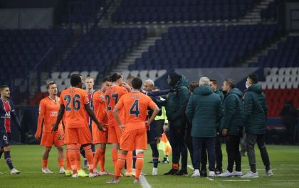 Por racismo de 4º árbitro, PSG e Istanbul deixam o campo; assista