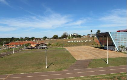 Aulas práticas de carro e moto serão realizadas no ArenaMix