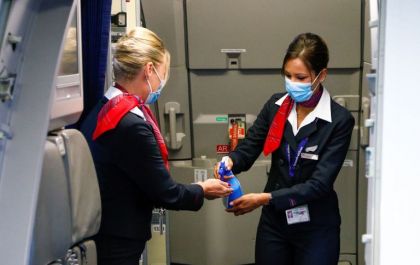 Como ocorre o contágio da Covid-19 em aviões?