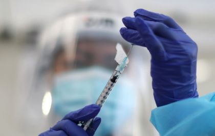 Insumos para produção da vacina não têm data para chegar ao Brasil