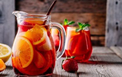 5 drinks com vinho para tomar no verão