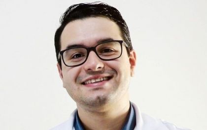Ortopedista Thiago Giordano fala sobre os riscos de levantar uma criança pelo braço. Entenda!