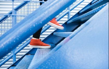 Use objetos do cotidiano para fazer exercícios em casa