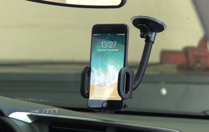 Celular no viva-voz enquanto dirige, é infração? - Quem esclarece é a equipe do CFC Skina