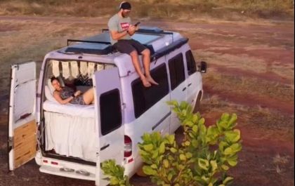 A bordo de motorhome, casal registra visita a Três Lagoas