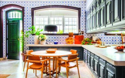 Cozinha dos amigos: um espaço generoso que contempla o estilo provençal
