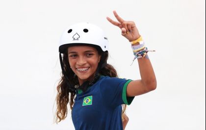 Rayssa Leal, a Fadinha, faz história e é prata no skate nas Olimpíadas