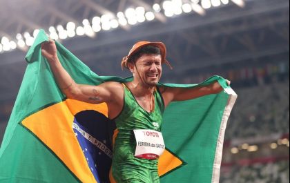 Petrúcio Ferreira é ouro nos 100m com recorde paralímpico