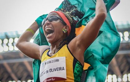 Atleta três-lagoense é bicampeã paralímpica no salto em distância