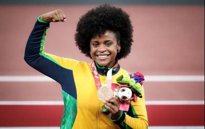Força feminina: mulheres brilham em dia de medalhas para o Brasil nas Paralimpíadas