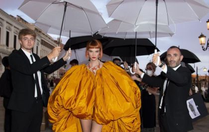 Fique por dentro do mundo da moda; Confira os looks do desfile Dolce & Gabbana&nbsp;
