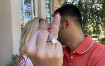 Britney Spears e Sam Asghari anunciam que estão noivos: 'Não posso acreditar nisso'