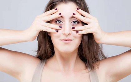 Rejuvenesça sua pele com a yoga facial. Sabe o que é?