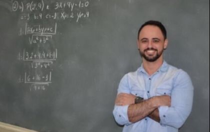 Sob as lentes com o Prof. Paulo Peracinni