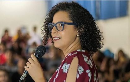 Prof. Vitória Xavier, por Edgard Júnior - E a belíssima arte de ensinar