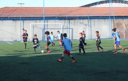 O programa Agitta Social vai conhecer a Escolinha de Futebol do prof. Pedrinho