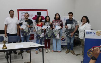 Rotary Costa Leste presta homenagem aos participantes da exposição Hiroshima Nagasaki