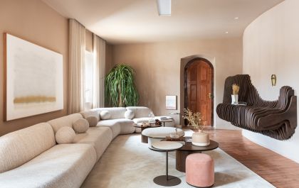 Com acolhimento e formas puras, decoração torna o ambiente elegante