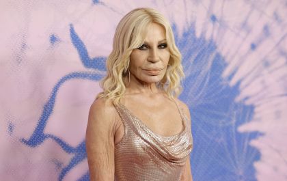 Donatella deixa a direção criativa da Versace após 28 anos
