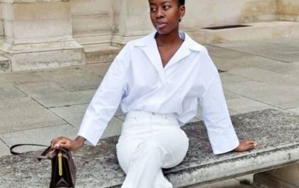 Calça jeans branca é a nova queridinha do street style