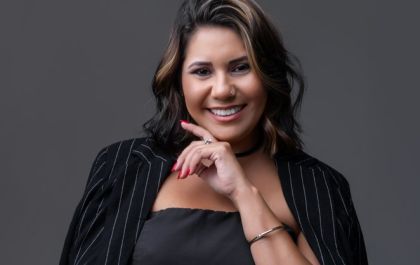 Aniele Cristina: voz, encanto e a paixão pelo que faz