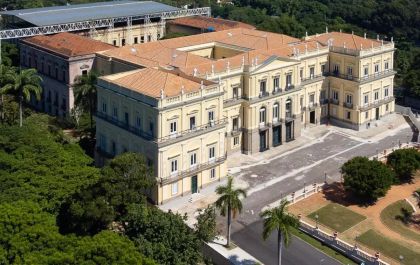 Sete anos após incêndio, Museu Nacional reabre ao público com exposição especial
