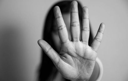 Assédio moral contra mulheres ainda silencia vítimas e gera impactos psicológicos