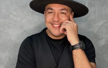 Cabelos no inverno: as dicas hairstylist Silvio Cesar para manter os fios saudáveis, hidratados e sem frizz