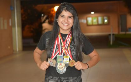 Dama de ouro: Stefany mostra que ser damista requer determinação e sacrifícios