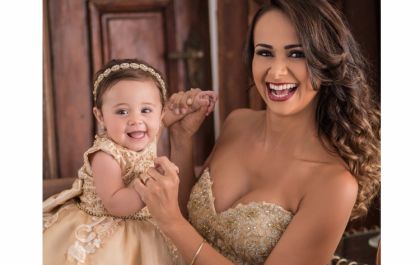 A orgulhosa mamãe Vívian da sua princesa Isis