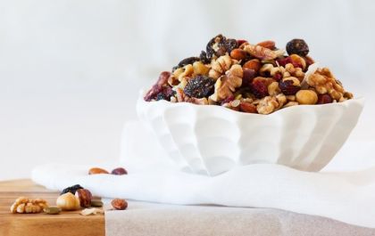 Monte o seu próprio mix de nuts e frutas secas para um lanchinho saudável e saboroso
