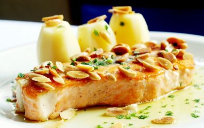 Salmão com molho de amêndoas