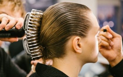 Cabelo preso com piranha volta com tudo graças às celebs gringas