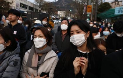 Pacientes recuperados voltam a ter sintomas da COVID-19 na Coreia do Sul